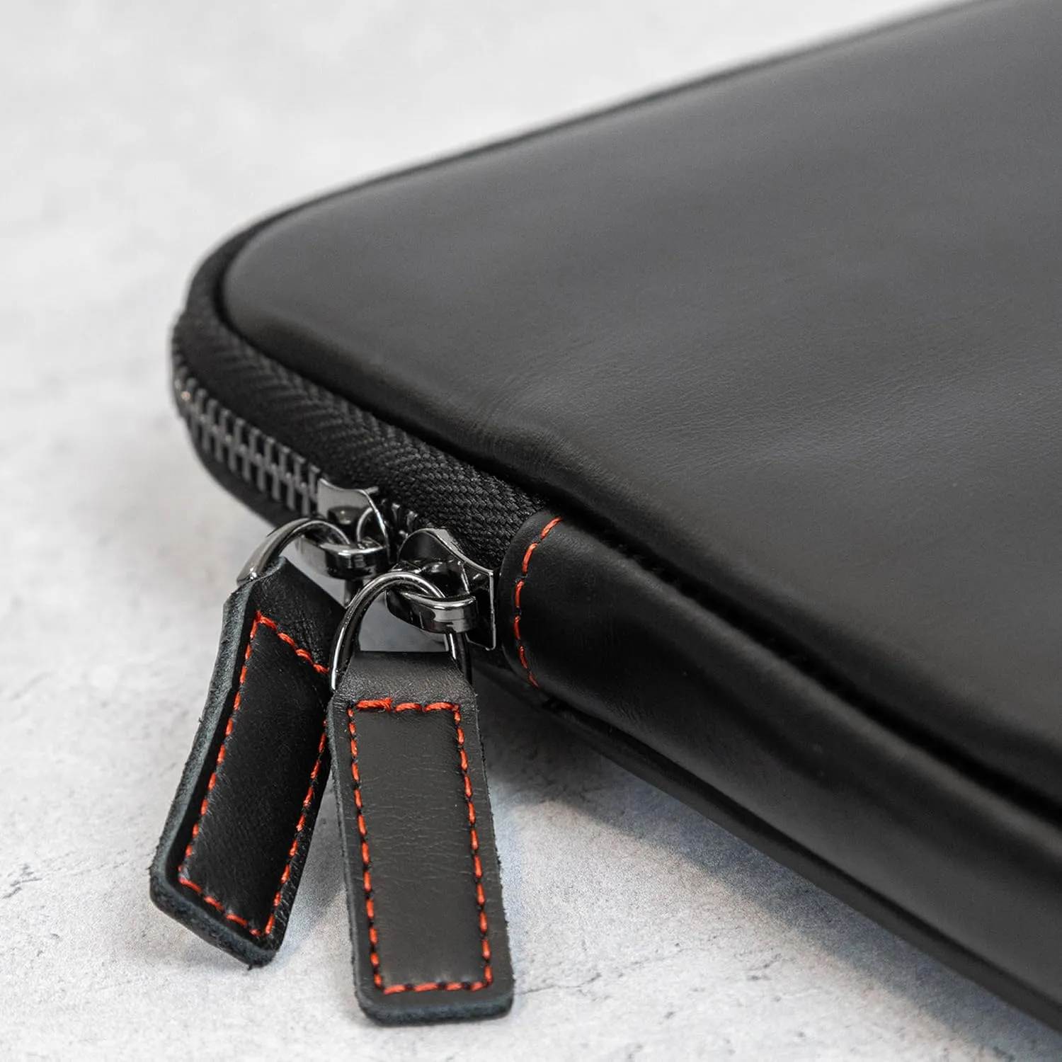 Casemade Real Leather Laptop Case/Zipped Folio Bag with Inner Pocket & Wool Lining Compatible with Apple MacBook, HP, Dell, Asus, Levovo (14 Inch - Black)