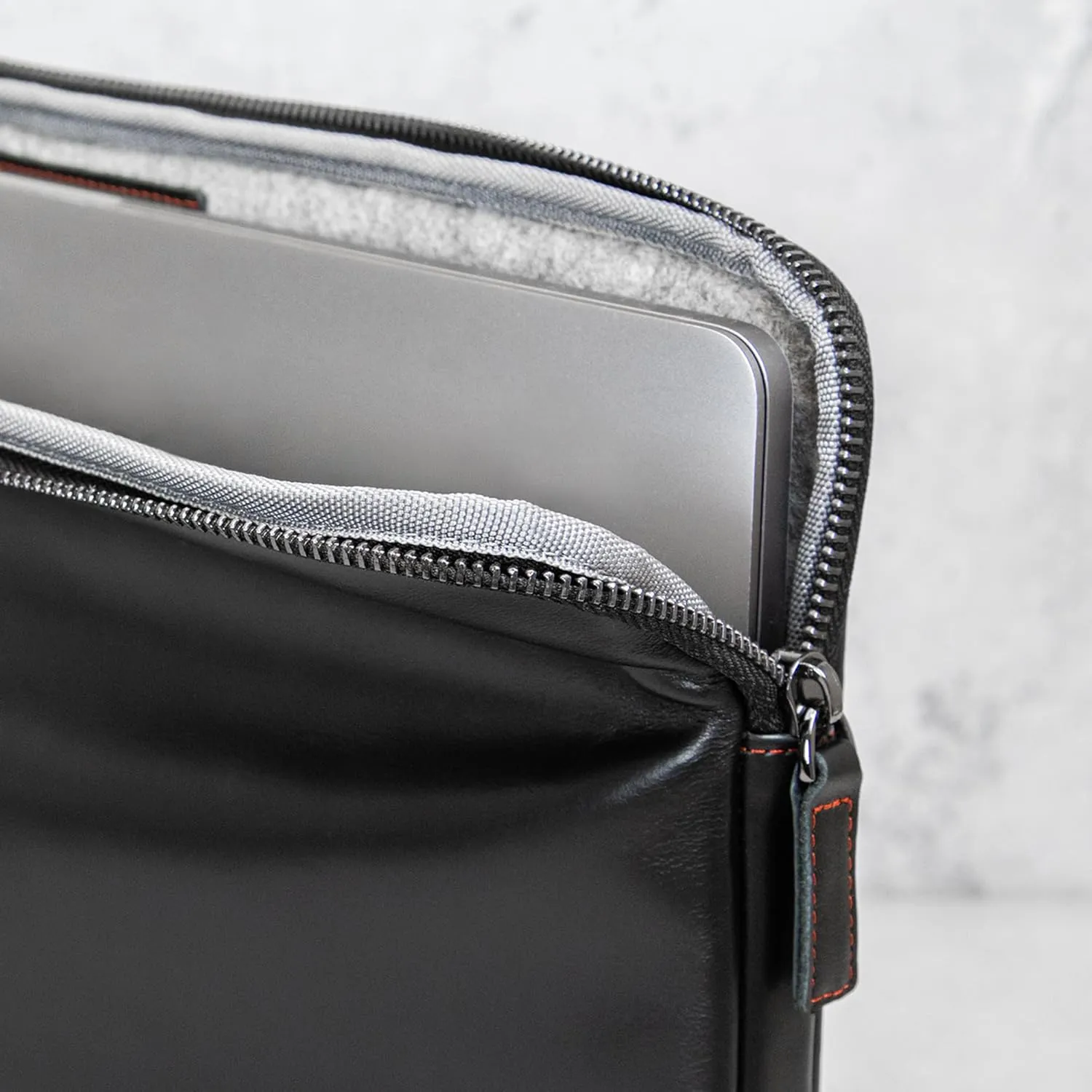 Casemade Real Leather Laptop Case/Zipped Folio Bag with Inner Pocket & Wool Lining Compatible with Apple MacBook, HP, Dell, Asus, Levovo (14 Inch - Black)