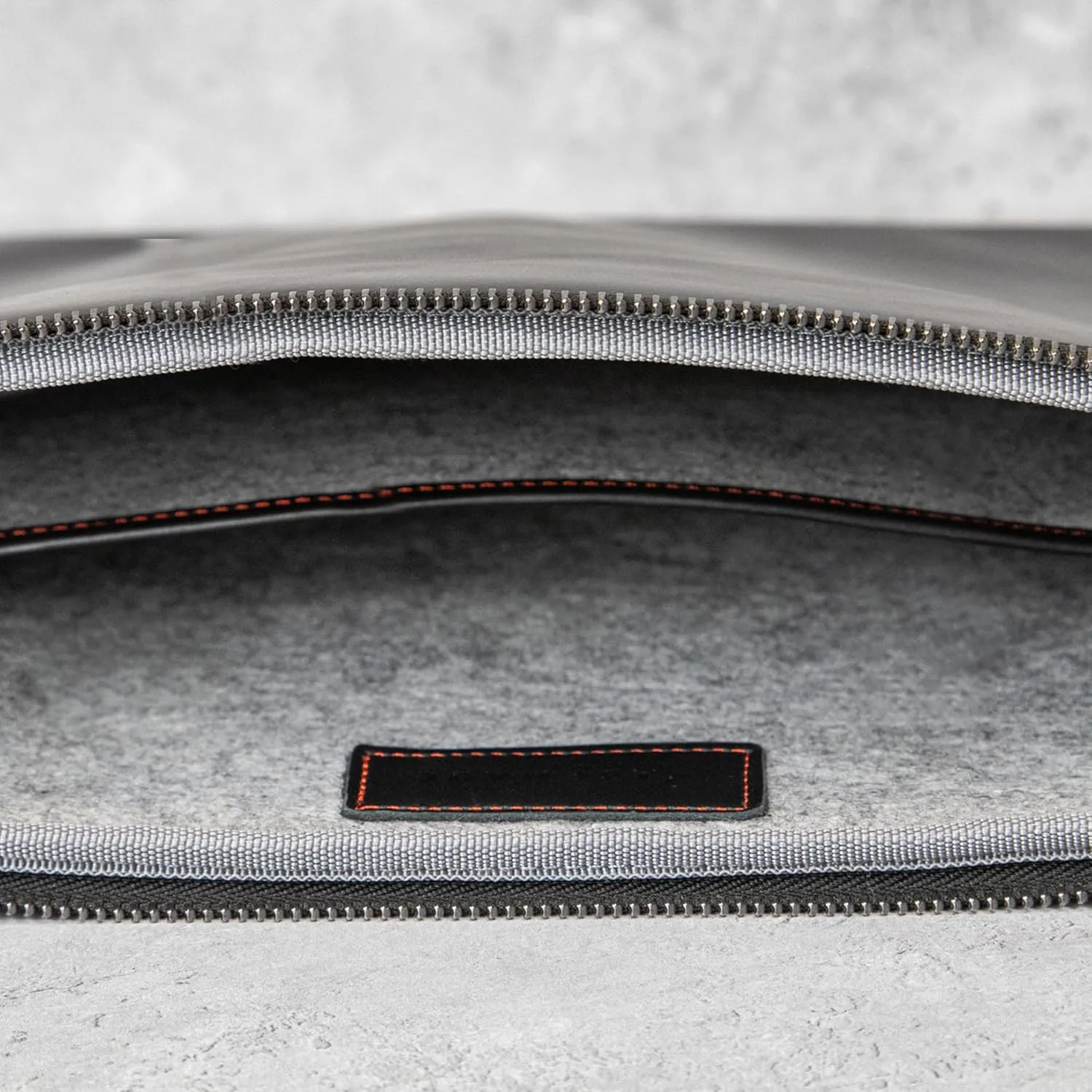 Casemade Real Leather Laptop Case/Zipped Folio Bag with Inner Pocket & Wool Lining Compatible with Apple MacBook, HP, Dell, Asus, Levovo (14 Inch - Black)