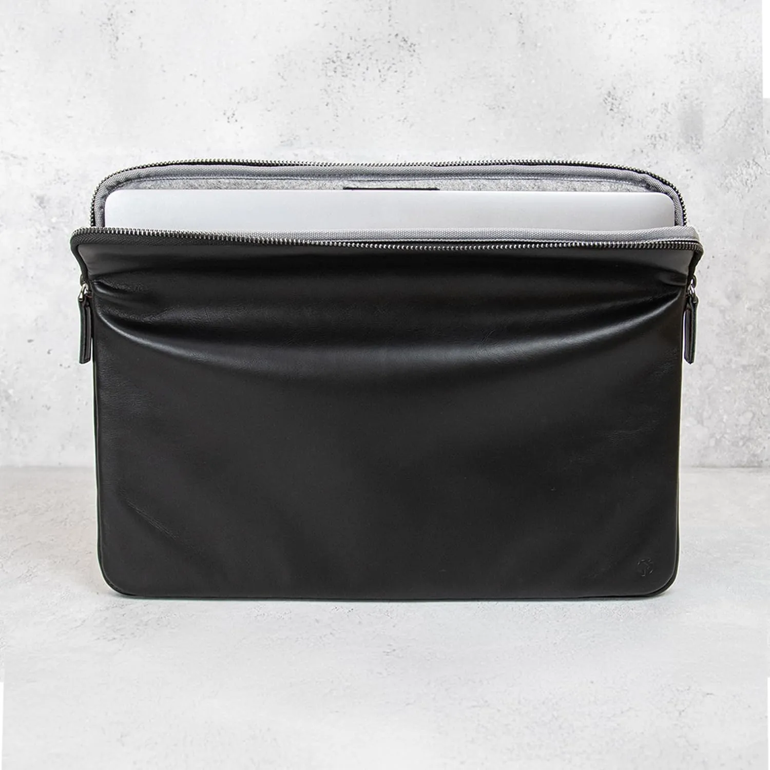 Casemade Real Leather Laptop Case/Zipped Folio Bag with Inner Pocket & Wool Lining Compatible with Apple MacBook, HP, Dell, Asus, Levovo (14 Inch - Black)