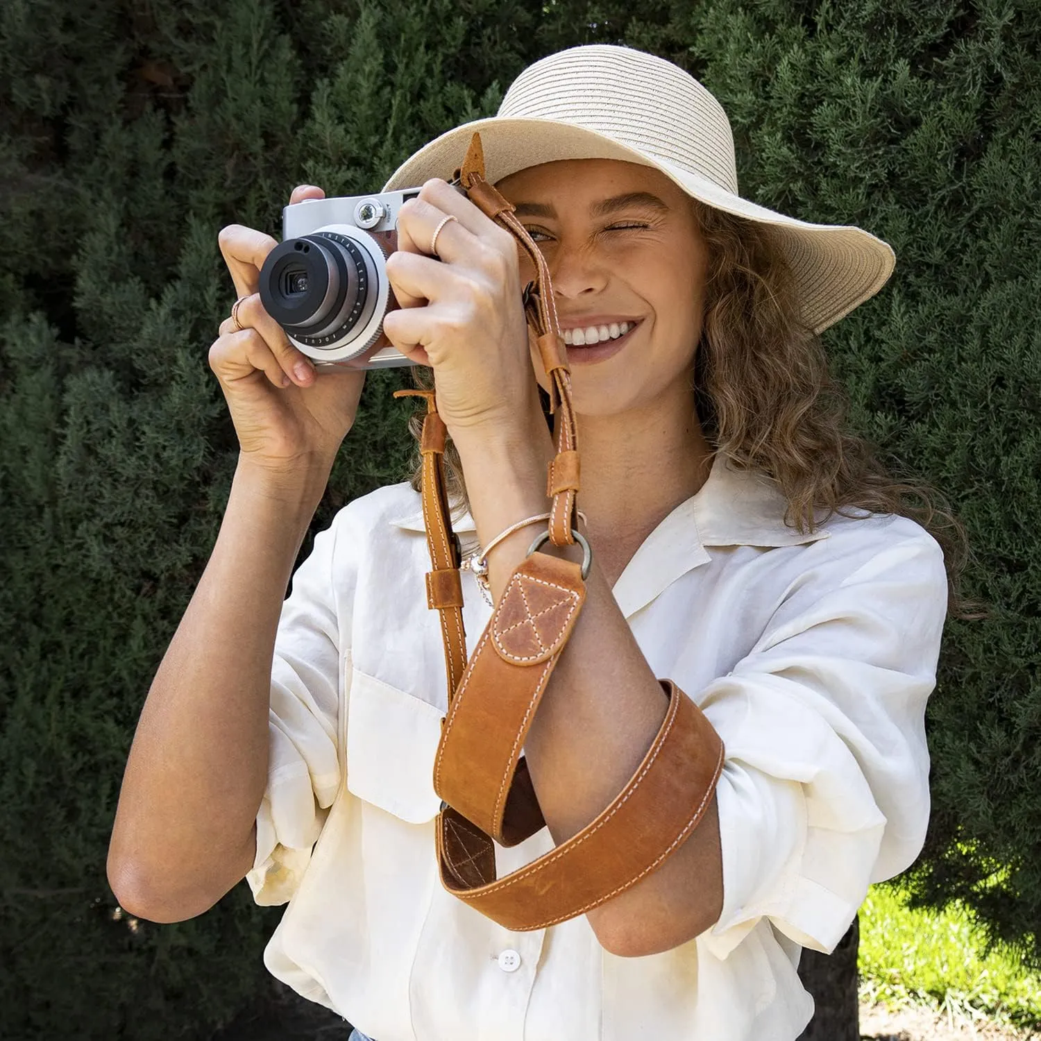 MegaGear SLR, DSLR Sierra Series Genuine Leather Camera Shoulder or Neck Strap