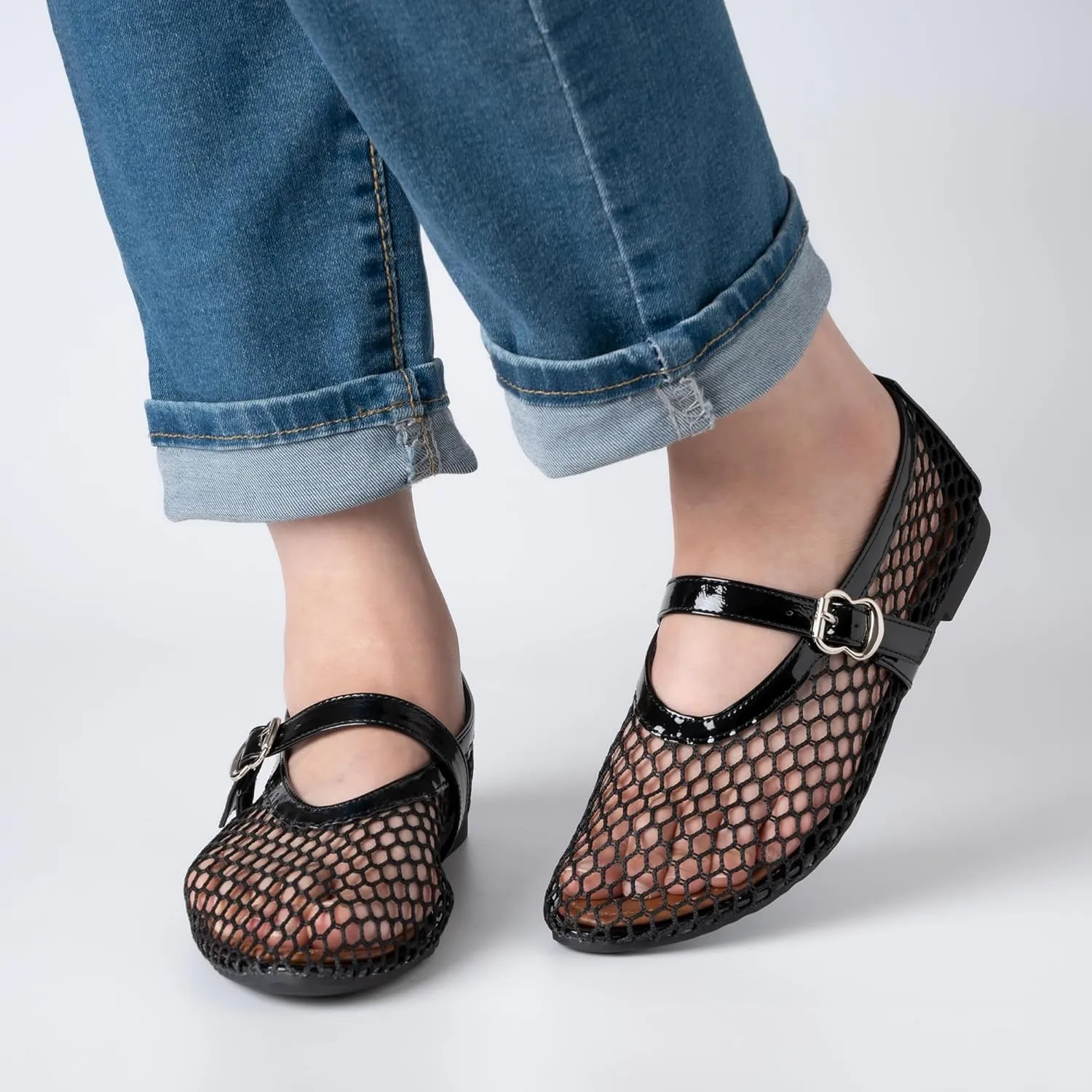 Women's Ballet Flats Mary Jane Shoes With Round Toe and Buckle Strap - Comfortable and Dressy
